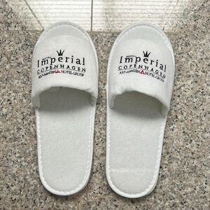 $8 or 2/$12 NWOT Imperial Hotel Copenhagen open toe Terry slippers size 11”